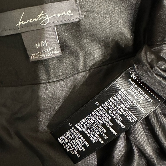 🛍️ cute little black mini skirt with excellent condition. - Picture 6 of 7